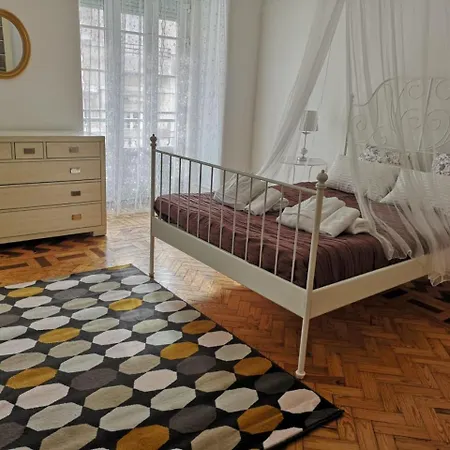 Journeymaneuver Bed & Breakfast *