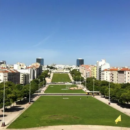 Journeymaneuver Bed & Breakfast Lisbon